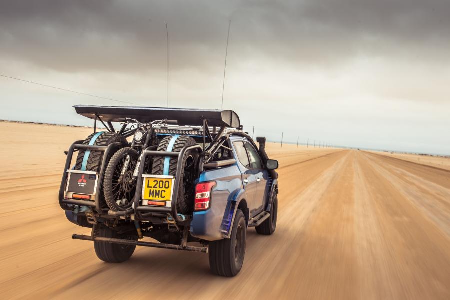 Mitsubishi L200 Desert Warrior 2017 года  (фото 11 из 15)